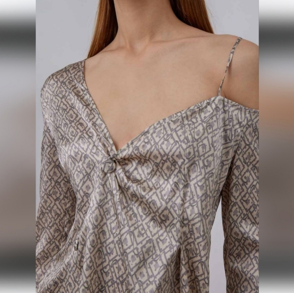 🆕 Silk Maison Romantic Allure Off-the-Shoulder Asymmetrical Silk Dress - Picture 4 of 16